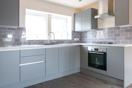 Preston Road, Standish, WN6 0NP - Photo 2