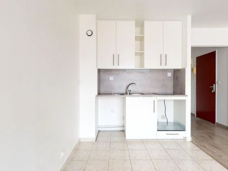 Location Appartement 1 pièces 28 m2 à Pontault-Combault - Photo 2