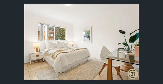 Elegant Two-Bedroom Apartment in an Exclusive Block - Photo 1