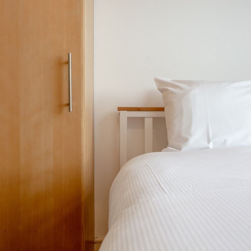 2 Bed Flat, Trinity Square, EC3N - Photo 1