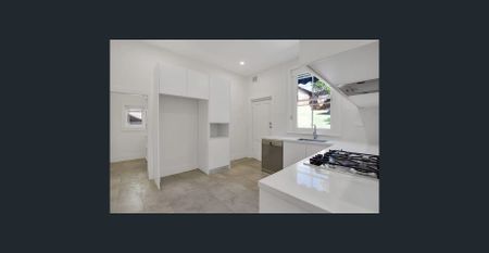 Character, Space & Ocean Views in a Prime Coogee Setting - Photo 3