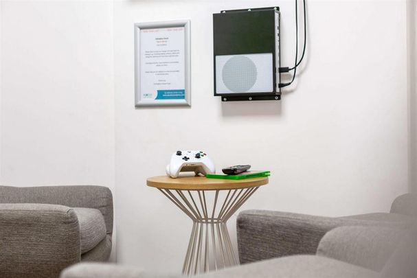 1 bedroom in a flat share to rent - Photo 1