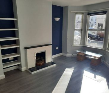 Partly Furnished 2 Bedroom Terrace - Photo 1