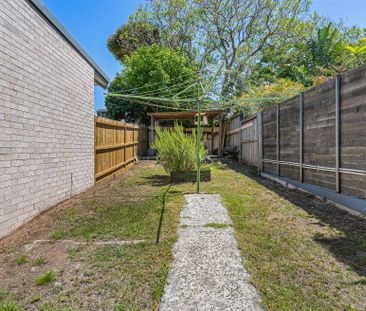 A Serene Inner-West Retreat with North-Facing Garden - Photo 6