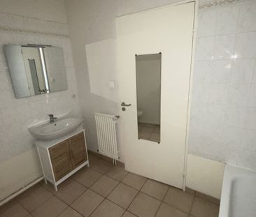 Location Appartement 2 pièces 46m² LE CREUSOT 71200 - Photo 6