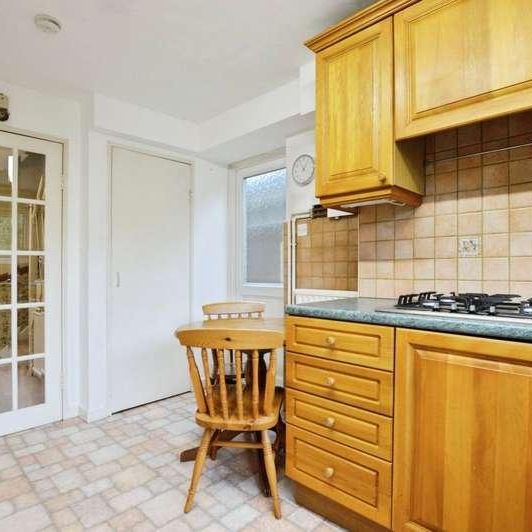 Godley Road, Byfleet, West Byfleet, Surrey, KT14 - Photo 1
