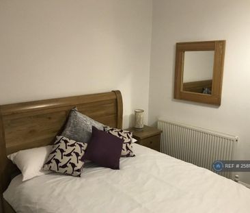 1 bedroom in a house share to rent - Photo 1