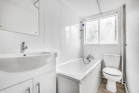 Shepherds Bush Green, London, W12 - Photo 4