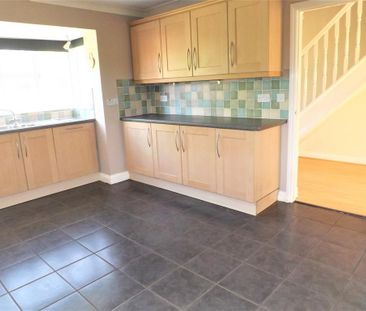 3 bedroom end of terrace house to rent - Photo 2
