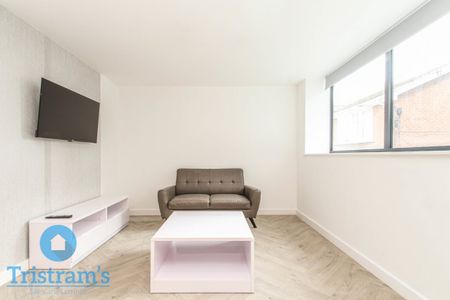 5 bed Apartment for Rent - Photo 2