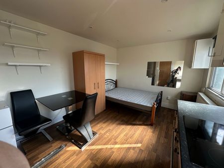 Studio Flat, Church Road, NW4 - Photo 3