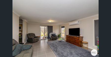 MODERN LIVING - Photo 2