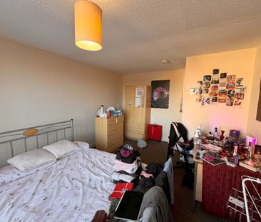 Burnholme Grove, Tang Hall - P1480 - Photo 4