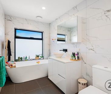 Modern 3-Bedroom Townhouse in the Heart of Chadstone 3/7 Atkinson S... - Photo 5