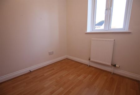 3 bed End of Terrace House for let - Photo 3