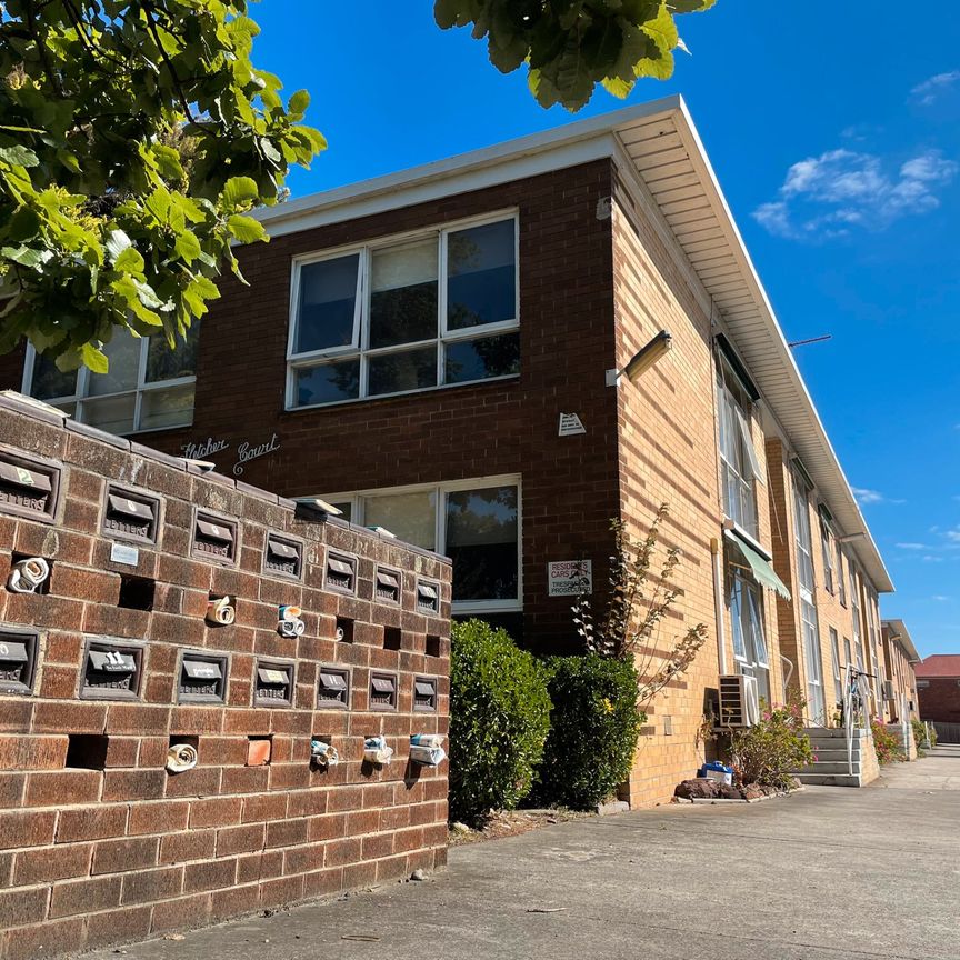 FANTASTIC UNIT IN A PRIME LOCATION - ESSENDON! - Photo 1