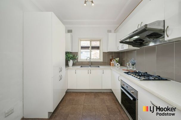 3-Bedroom Double Brick Home in Prime Location - Photo 1