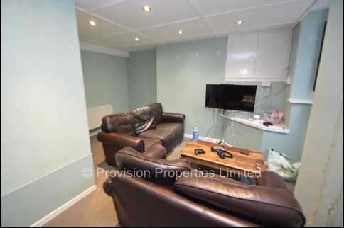 6 Bed Student Houses in Woodhouse - Photo 1