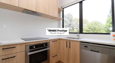 2-Bedroom Townhouse in Henderson - Photo 3