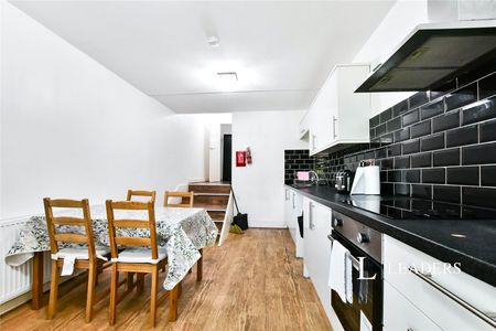 3 bedroom apartment to rent Wilmslow Road, Manchester, M14 - Photo 3