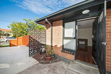 2/29 Rothschild Street, Glen Huntly VIC 3163 - Apartment For Rent | Domain - Photo 3