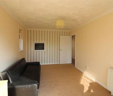 Manor Park House, Bullar Road, Southampton, SO18 - Photo 2