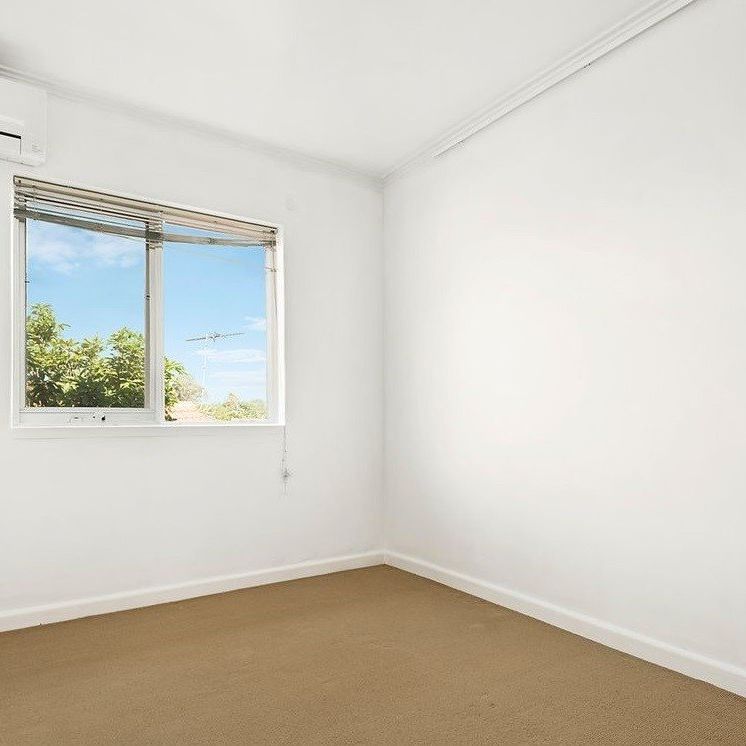 Thinking of selling? Contact our agent - Photo 1