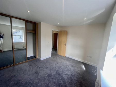 3 bedroom end of terrace house to rent - Photo 3
