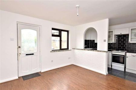 Herongate, Shoeburyness, Essex, SS3 - Photo 2