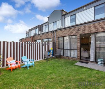 Spacious 3-Bedroom Townhouse in a Prime Location - Photo 5