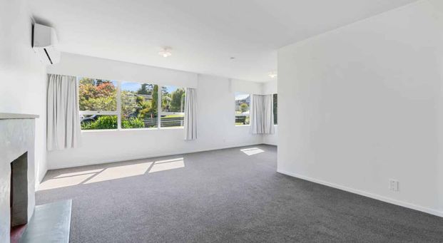 Delightful 3 Bedroom Home on Big Sunny Lawn! - Photo 1