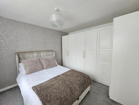 3 bedroom flat to rent - Photo 3