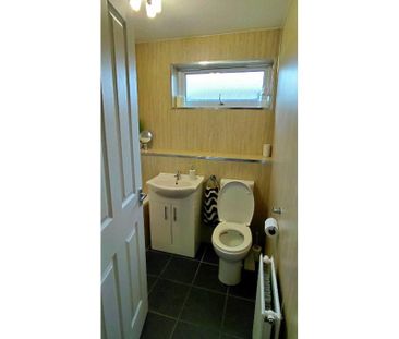 2 bed terraced house for rent in Livingston - Photo 2