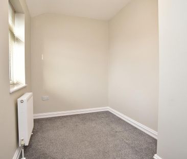 2 bedroom end of terrace house to rent - Photo 5