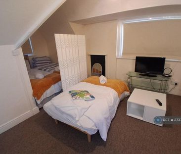 1 bedroom in a flat share to rent - Photo 5