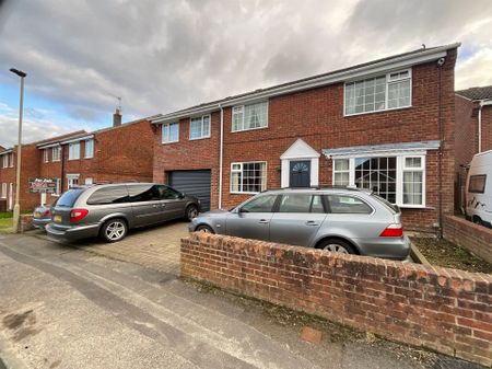 57 Priest Close, YO14 0QH, Filey - Photo 5