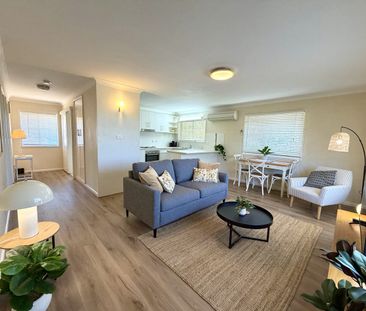 EAST TAMWORTH - FULLY FURNISHED - 2 Bedroom Upstairs Unit - Photo 2