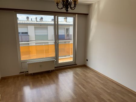 Location Appartement 4 pièces 95m² SARREGUEMINES 57200 - Photo 2
