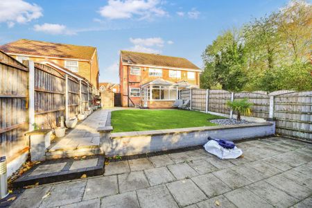 3 bedroom semi-detached house to rent - Photo 4