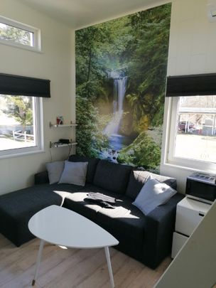 Lyxigt Attefallshus nära naturen i Rosersberg – perfekt för golfälskare! - Photo 1