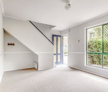 Beautiful Townhouse - Photo 2