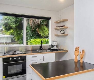 BRAND NEW LISTING: Cool 2 bedroom unit with garden - Photo 2