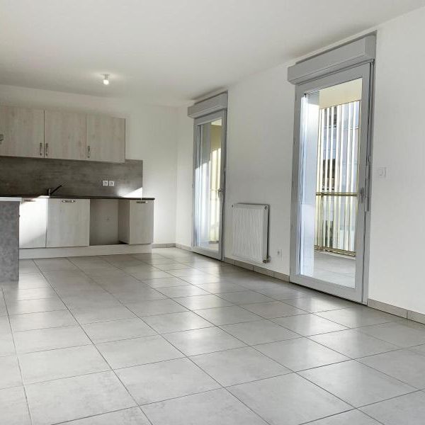 Location Appartement 3 pièces 61m² VAULX EN VELIN 69120 - Photo 1