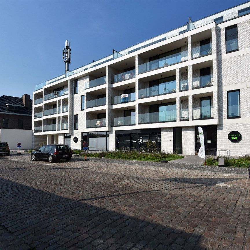 Nieuwbouwappartement met 2 slpks, autostaanplaats en terras te Maldegem centrum - Foto 1