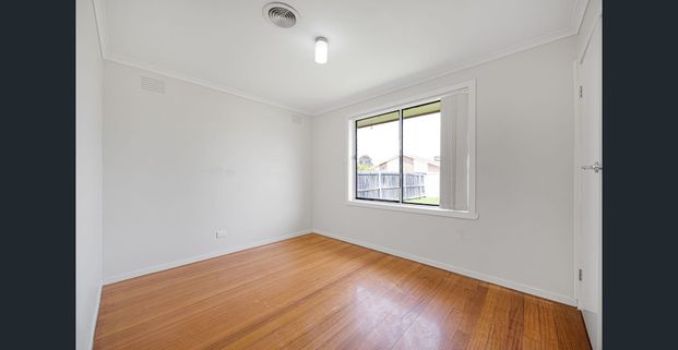 Spacious 3-Bedroom Family Home with Large Yard and Storage in Quiet Hoppers Crossing - Photo 1