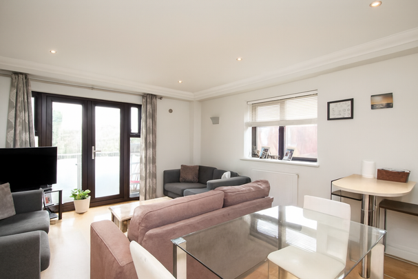 2 bedroom flat to rent - Photo 1