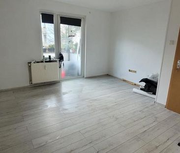 Frisch renovierte 2-Zimmer-Wohnung mit Balkon in 45359 - Photo 2