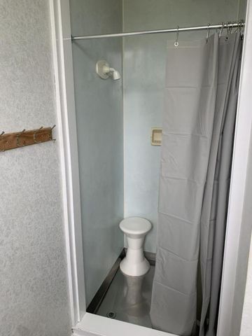 One bedroom self-contained flat in quiet setting - Photo 4