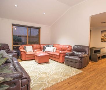 LARGE FAMILY HOME - Photo 3