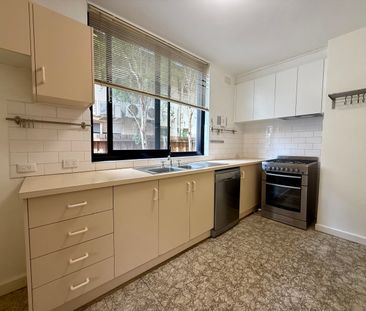 1/92 Glen Huntly Road, Elwood VIC 3184 - Apartment For Rent | Domain - Photo 2